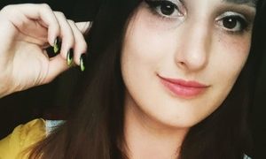 TasteDiva naked before webcam in live video chat