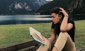 Taylor_Moon naked before webcam in live video chat