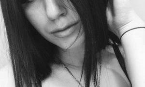 Teylor_Lovely naked before webcam in live video chat