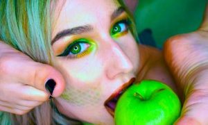 TheSnake naked before webcam in live video chat
