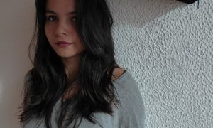 Tiny_Caroline naked before webcam in live video chat