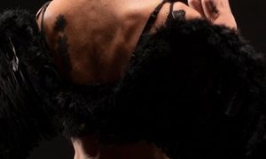 TrophyMilf naked before webcam in live video chat