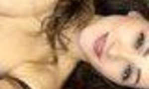 VanessaHott4u naked before webcam in live video chat