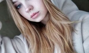 VarvarMilk naked before webcam in live video chat