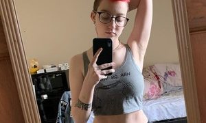VenusGroves naked before webcam in live video chat