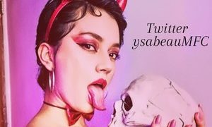 Ysabeau naked before webcam in live video chat