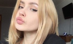 AliceKlausen naked before webcam in live video chat