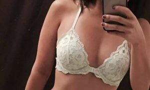 AlishaMayzon naked before webcam in live video chat