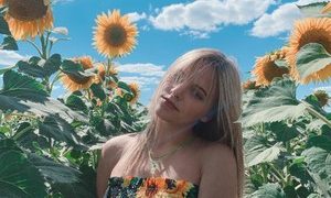 AlissonWild naked before webcam in live video chat