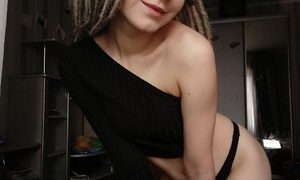 AmeliaGrant naked before webcam in live video chat