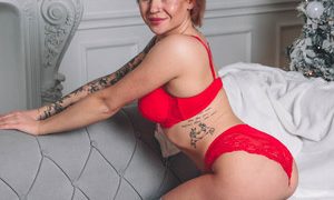 AndyMoorMoor naked before webcam in live video chat