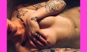 BadlandBandit naked before webcam in live video chat