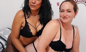 CarryBig naked before webcam in live video chat