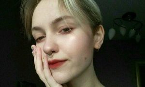 Cherri_Rie naked before webcam in live video chat