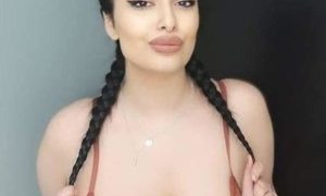 CurvyT33n naked before webcam in live video chat