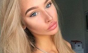Daisy_cole naked before webcam in live video chat