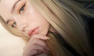 Digiset naked before webcam in live video chat