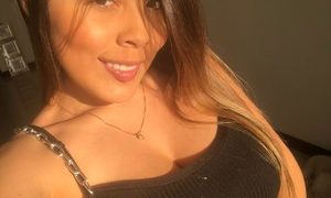 Engel_lips naked before webcam in live video chat
