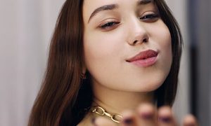 FoxyFaith naked before webcam in live video chat