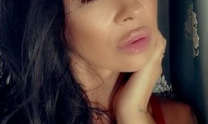 GlamouRose naked before webcam in live video chat