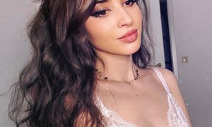 GoddesSophie naked before webcam in live video chat
