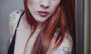 Golden_candy naked before webcam in live video chat