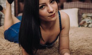 Grace_Golden naked before webcam in live video chat