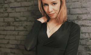 GwendGibson naked before webcam in live video chat