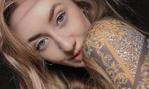 HellenBailey naked before webcam in live video chat
