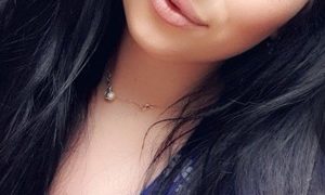 Hot_SnowWhite naked before webcam in live video chat