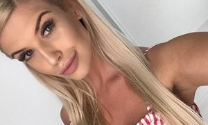 HottiexCHLOE naked before webcam in live video chat