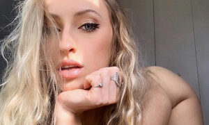 itsdaniday naked before webcam in live video chat