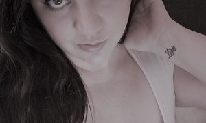 JSweetsXXX naked before webcam in live video chat