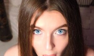 Kate_Pierce naked before webcam in live video chat