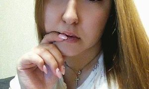 Kelly_Kins naked before webcam in live video chat