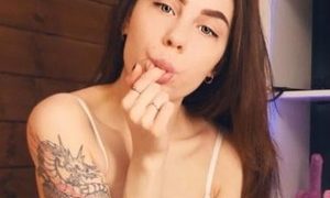 KellyOnil naked before webcam in live video chat