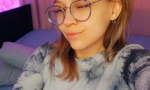 MelissaFoster naked before webcam in live video chat
