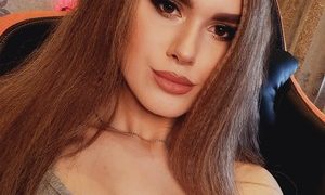 mia62 naked before webcam in live video chat