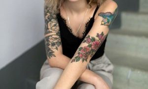Miss_Catrice naked before webcam in live video chat