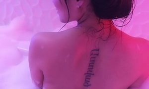 NaishaFerreir naked before webcam in live video chat