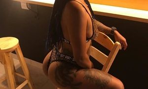 Olivia_fyre naked before webcam in live video chat
