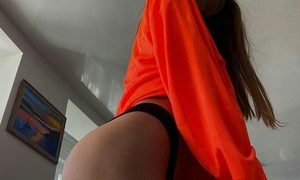 Ollwi naked before webcam in live video chat