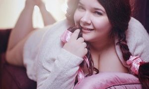 Plum_Pie naked before webcam in live video chat