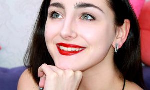 RobertaThomps naked before webcam in live video chat