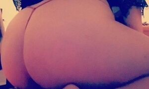 SassySarah94 naked before webcam in live video chat