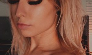 SentientMel naked before webcam in live video chat