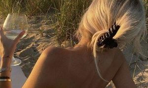Shandi_i naked before webcam in live video chat
