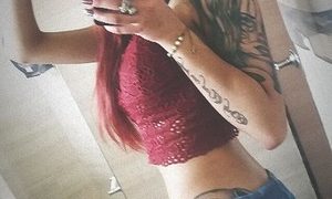 Shanelle_fire naked before webcam in live video chat