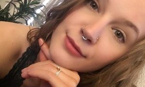 SharlotteL naked before webcam in live video chat