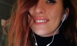 SiaraLarken naked before webcam in live video chat